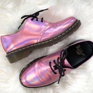 News Dr.Martens pink holographic style